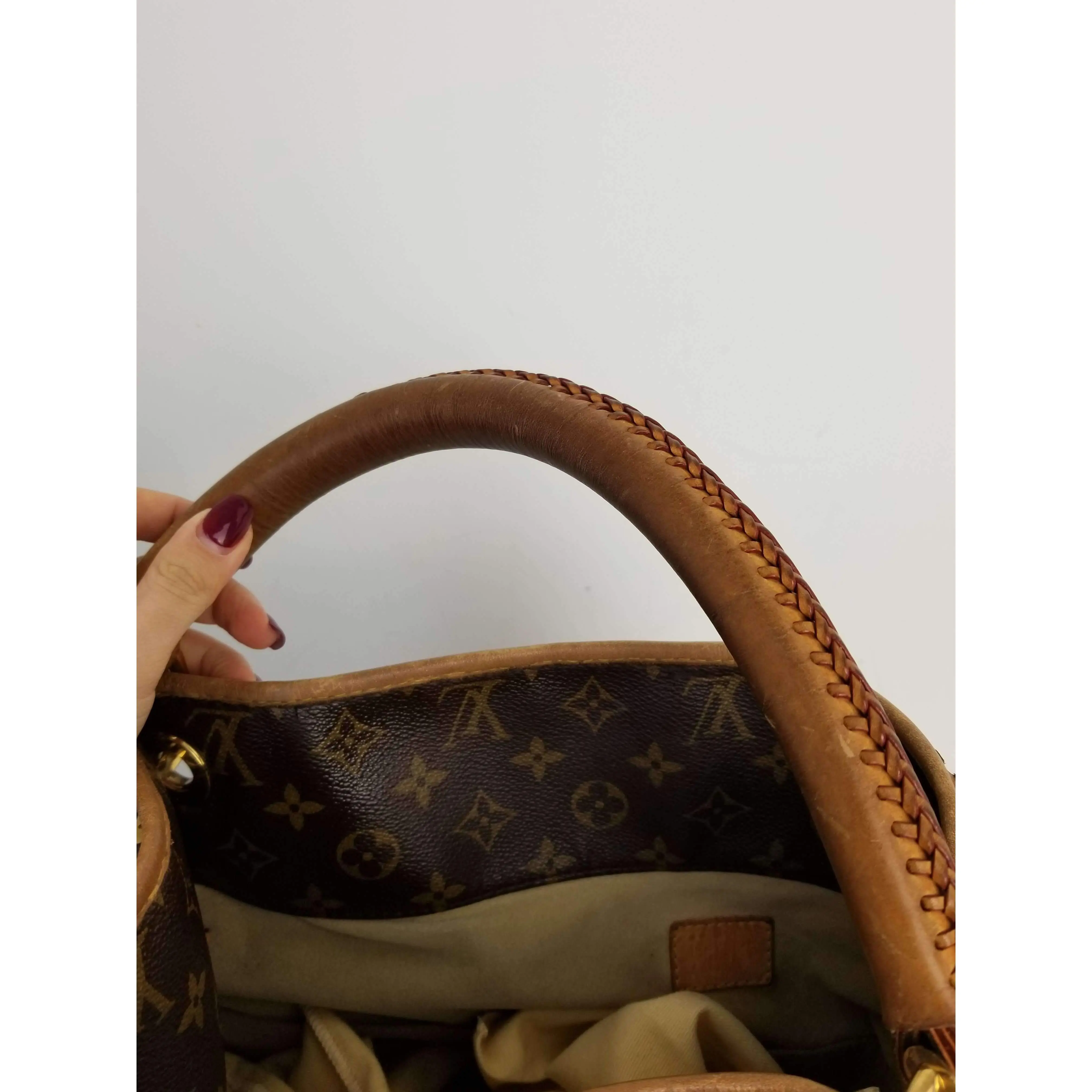 Louis Vuitton Artsy MM Monogram Refurbished Bag - Image 10