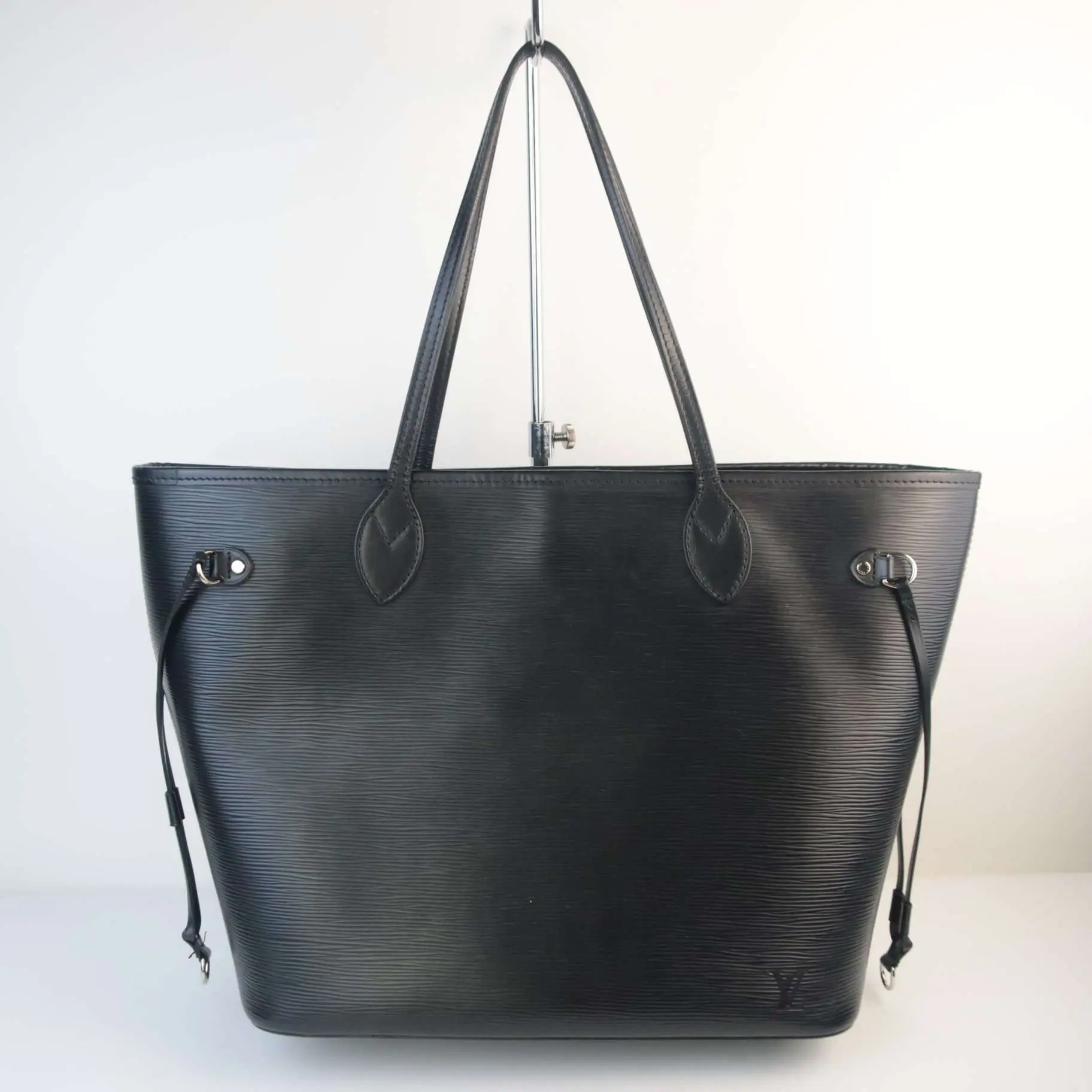 Louis Vuitton Black Epi Leather Neverfull MM Bag With Pouch - Image 8